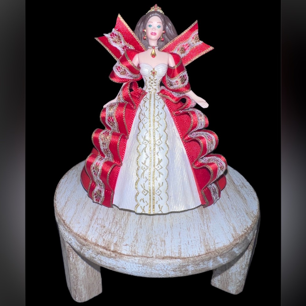 1997 Hallmark Holiday Barbie Keepsake Ornament